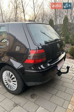 Хэтчбек Volkswagen Golf 1999 в 
