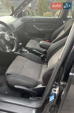 Хэтчбек Volkswagen Golf 1999 в 