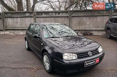 Хетчбек Volkswagen Golf 2001 в Києві