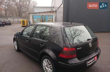 Хетчбек Volkswagen Golf 2001 в Києві