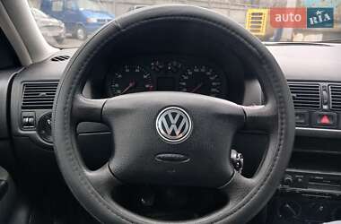 Хетчбек Volkswagen Golf 2001 в Києві