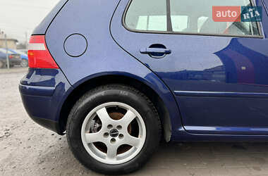 Хетчбек Volkswagen Golf 2003 в Луцьку