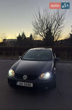 Хэтчбек Volkswagen Golf 2004 в Обухове