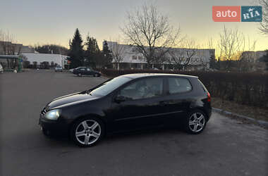 Хэтчбек Volkswagen Golf 2004 в Обухове