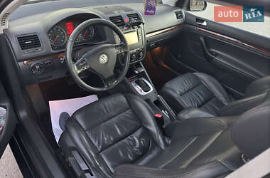 Хэтчбек Volkswagen Golf 2004 в Обухове