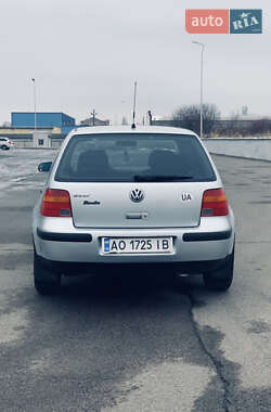 Хетчбек Volkswagen Golf 2002 в Мукачевому