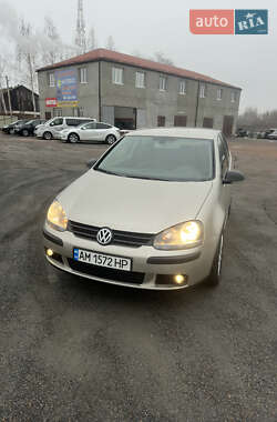 Хетчбек Volkswagen Golf 2004 в Коростені