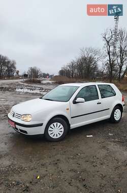 Хетчбек Volkswagen Golf 2000 в Новоархангельську