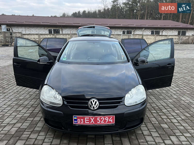 Хетчбек Volkswagen Golf 2005 в Луцьку