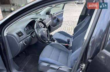 Хетчбек Volkswagen Golf 2005 в Луцьку