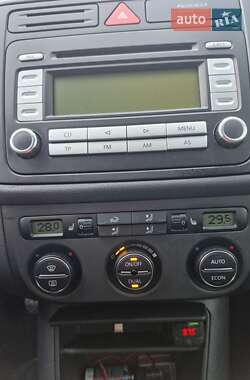 Хетчбек Volkswagen Golf 2006 в 