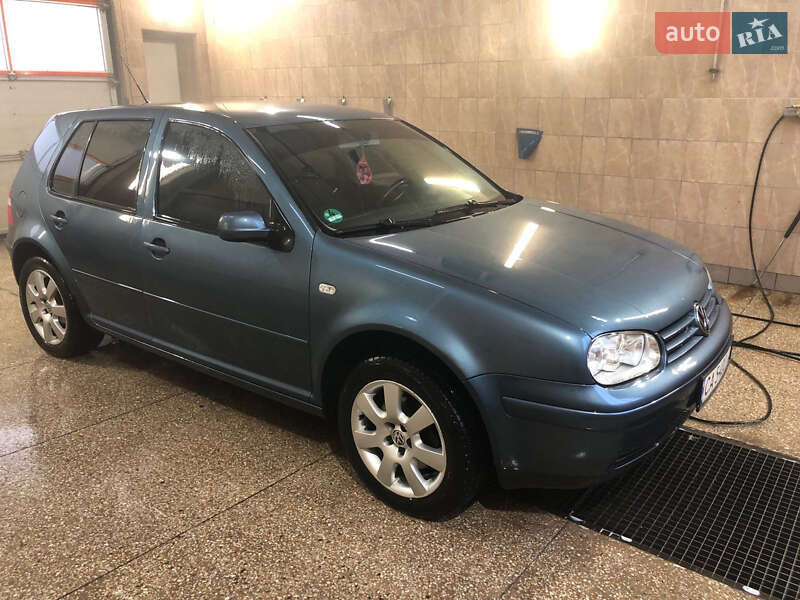 Хетчбек Volkswagen Golf 2003 в Золотоноші