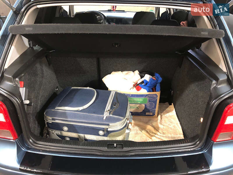 Хетчбек Volkswagen Golf 2003 в Золотоноші