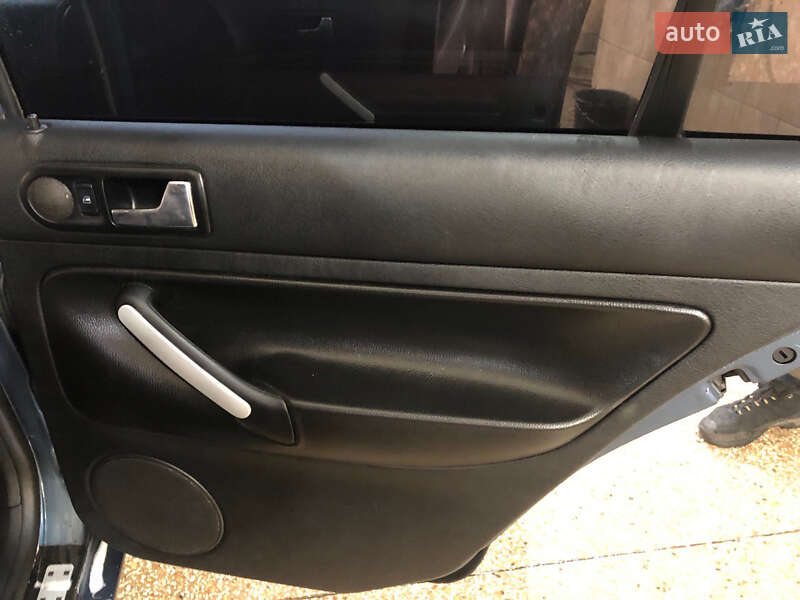 Хетчбек Volkswagen Golf 2003 в Золотоноші