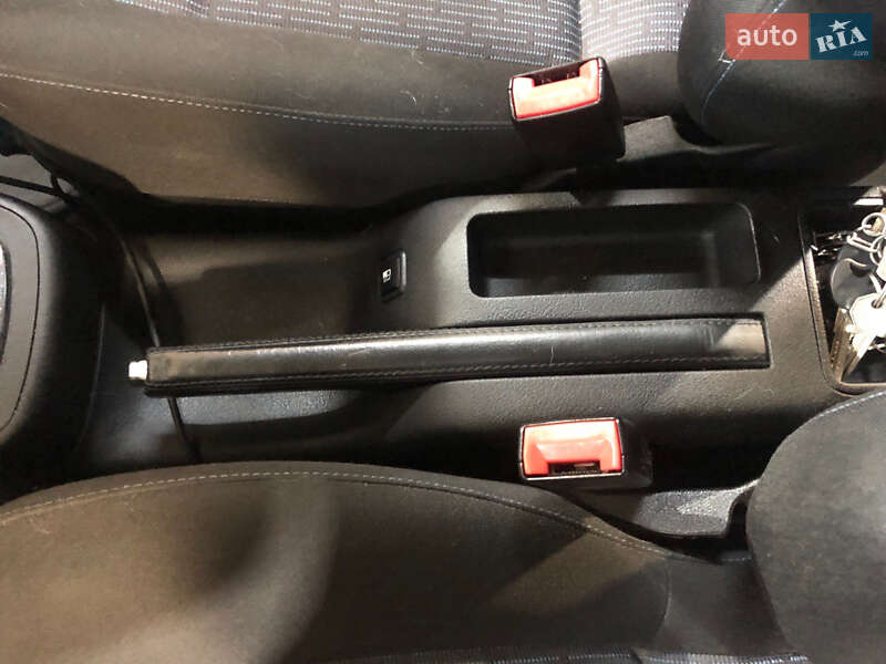 Хетчбек Volkswagen Golf 2003 в Золотоноші