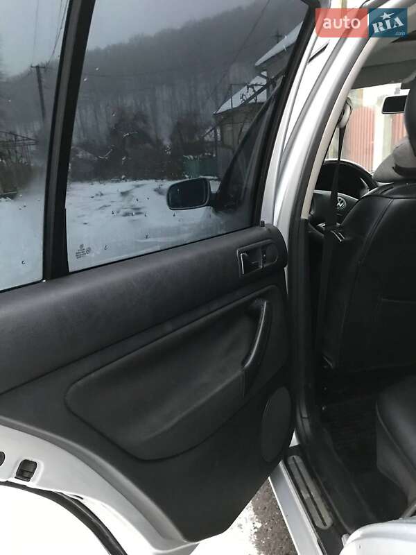 Хетчбек Volkswagen Golf 2000 в Мукачевому