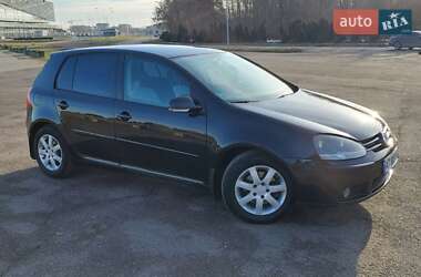 Хэтчбек Volkswagen Golf 2004 в 