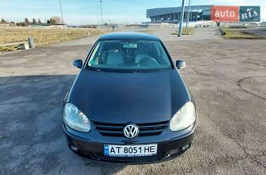 Хэтчбек Volkswagen Golf 2004 в 