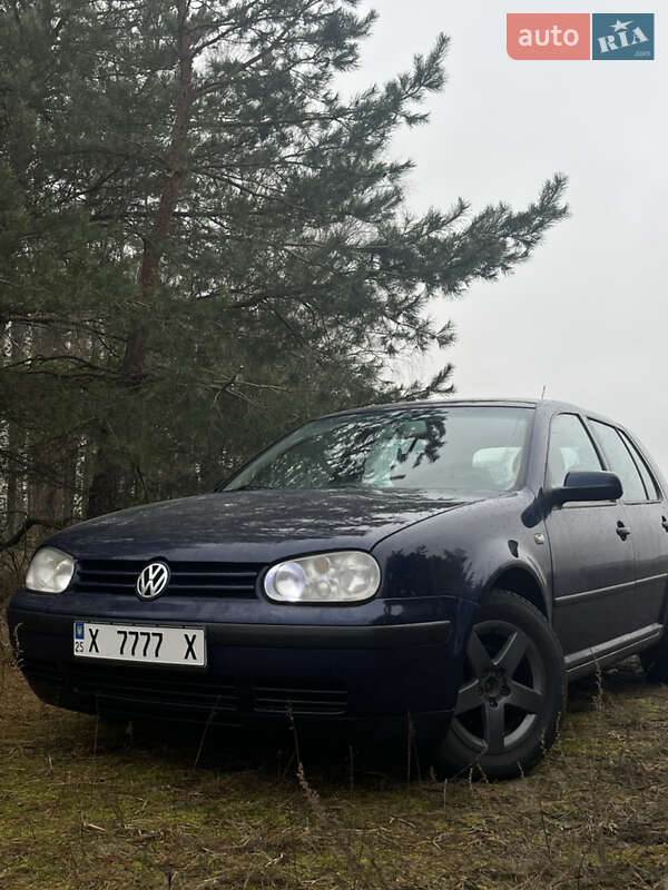 Хетчбек Volkswagen Golf 2002 в Чернігові