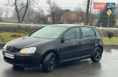 Хэтчбек Volkswagen Golf 2004 в Виноградове