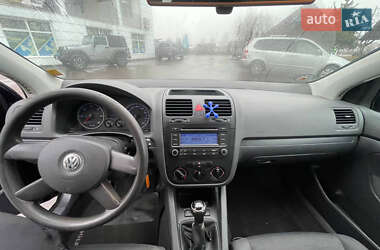 Хэтчбек Volkswagen Golf 2004 в Виноградове