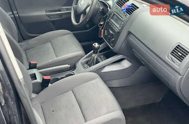 Хэтчбек Volkswagen Golf 2004 в Виноградове