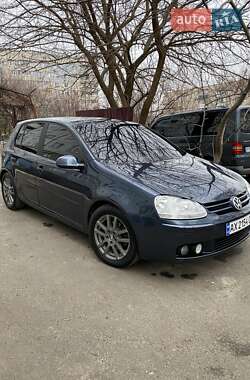 Хетчбек Volkswagen Golf 2005 в Чугуєві