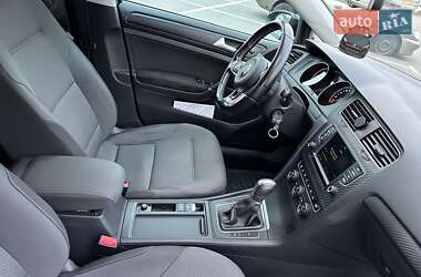 Хэтчбек Volkswagen Golf 2014 в 