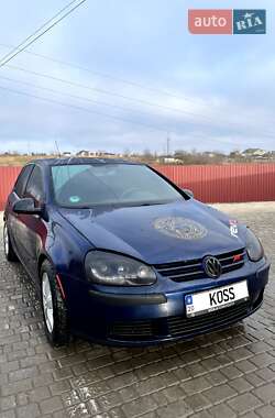 Хетчбек Volkswagen Golf 2005 в Чернівцях