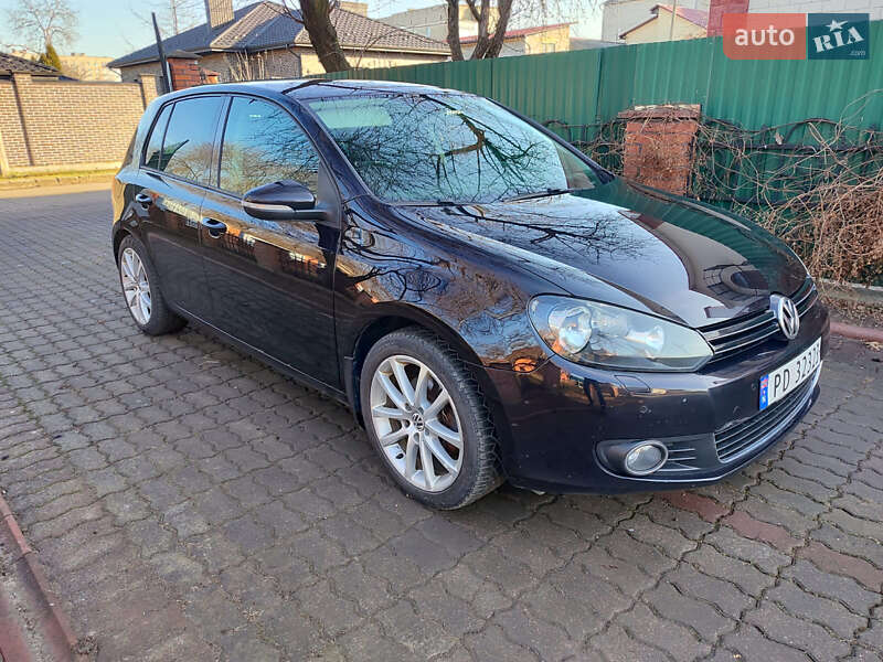 Хэтчбек Volkswagen Golf 2010 в Луцке