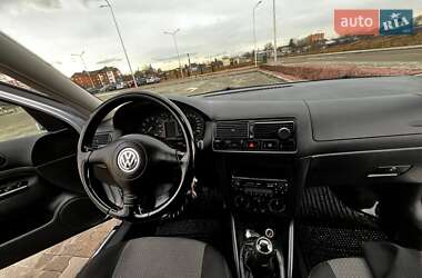 Хэтчбек Volkswagen Golf 2003 в 