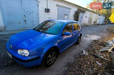 Хетчбек Volkswagen Golf 2001 в Черкасах