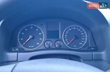 Хетчбек Volkswagen Golf 2006 в 