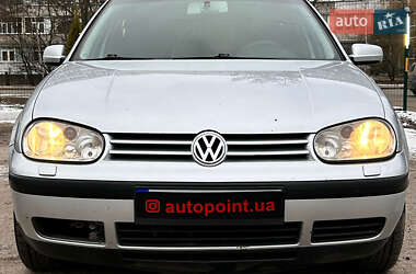 Хэтчбек Volkswagen Golf 2004 в Сумах