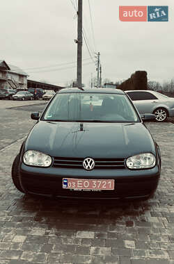 Хетчбек Volkswagen Golf 2001 в Черкасах