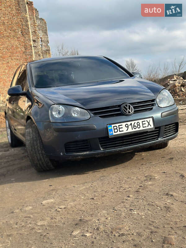 Хэтчбек Volkswagen Golf 2004 в Снигиревке