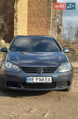 Хэтчбек Volkswagen Golf 2004 в Снигиревке