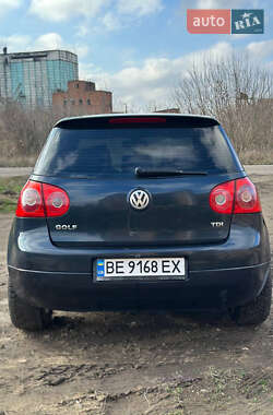 Хэтчбек Volkswagen Golf 2004 в Снигиревке