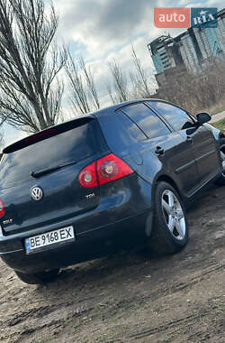 Хэтчбек Volkswagen Golf 2004 в Снигиревке