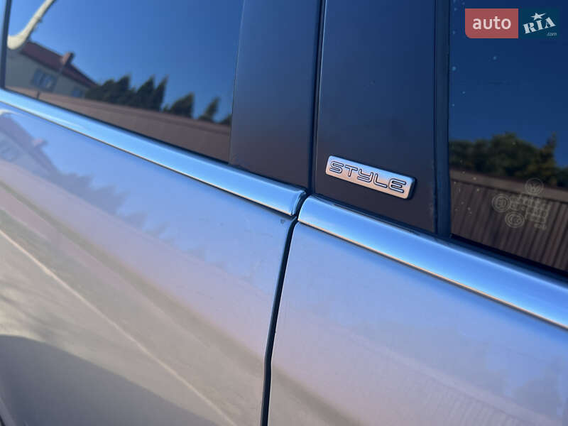 Універсал Volkswagen Golf 2011 в Радивиліві