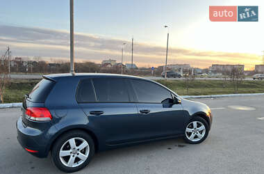 Хетчбек Volkswagen Golf 2010 в 