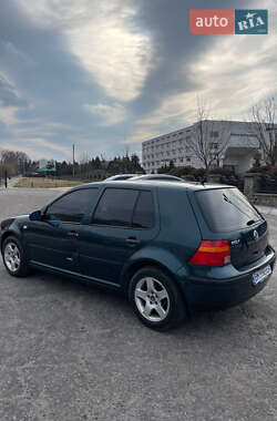 Хетчбек Volkswagen Golf 2002 в Сумах