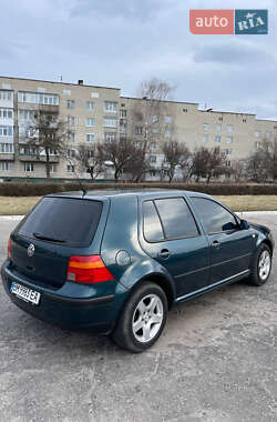 Хетчбек Volkswagen Golf 2002 в Сумах