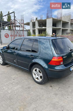 Хетчбек Volkswagen Golf 2002 в Сумах