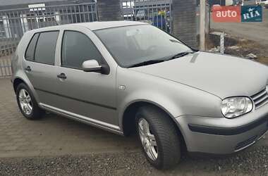 Хэтчбек Volkswagen Golf 2001 в Рокитном