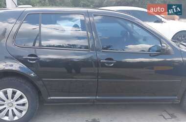 Хэтчбек Volkswagen Golf 2001 в 