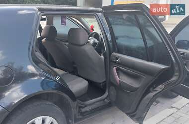 Хэтчбек Volkswagen Golf 2001 в 