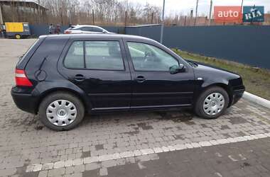 Хэтчбек Volkswagen Golf 2003 в Великих Мостах