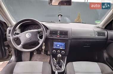 Хэтчбек Volkswagen Golf 2003 в Великих Мостах