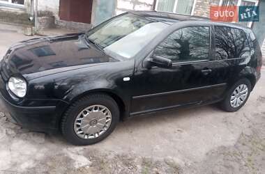 Хэтчбек Volkswagen Golf 2000 в 